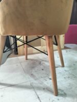 Chaise Design Confort Premium – Tissu Texturé & Pieds en metal – Image 4