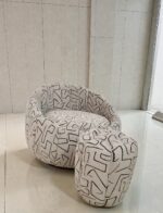 Fauteuil cocoon avec pouf – Image 2